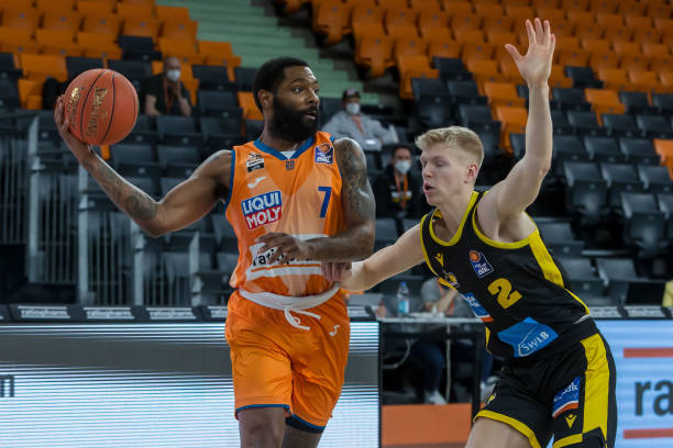 攻和防守策 攻和防守策