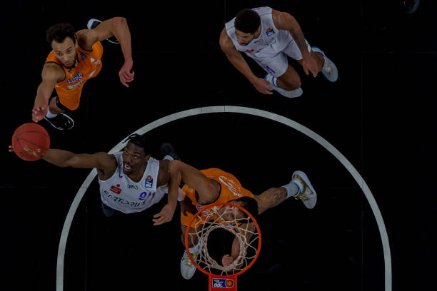 这位教练成 这位教练成